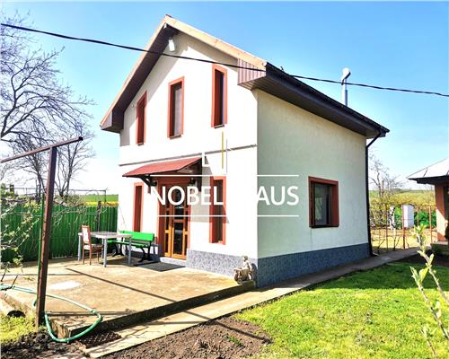 Casa de locuit, teren intravilan 5500 mp, livada, sat Carja, jud Vaslui