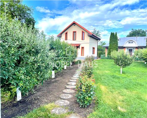 Casa de locuit, teren intravilan 5500 mp, livada, sat Carja, jud Vaslui