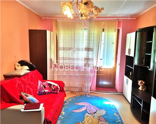 Apartament 2 camere, semidecomandat, etajul 1, Barlad, Zona Stadion