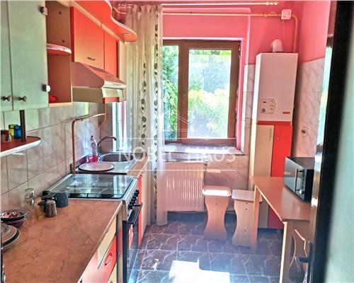 Comision 0%, Apartament 2 camere, semidecomandat, etajul 1, Barlad, Zona Stadion  Scoala 8