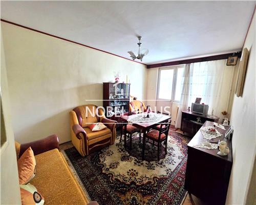 Apartament 3 camere, etajul 2, decomandat, zona Gradina, Barlad